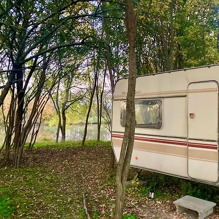 Hacienda Caravan Κάμπινγκ *